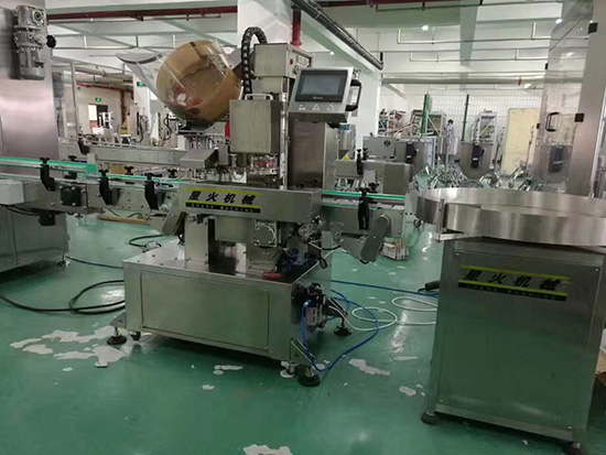 星格為青島客戶量身定做牛肉醬灌裝真空旋蓋線(圖2)