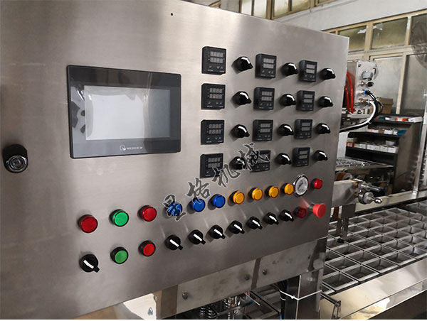 盒裝鴨血灌裝自動(dòng)化機(jī)械設(shè)備灌裝工序看得見(jiàn)(圖1)