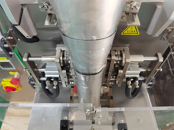 速食調(diào)料醬包裝機(jī)包裝精確性高(圖2)