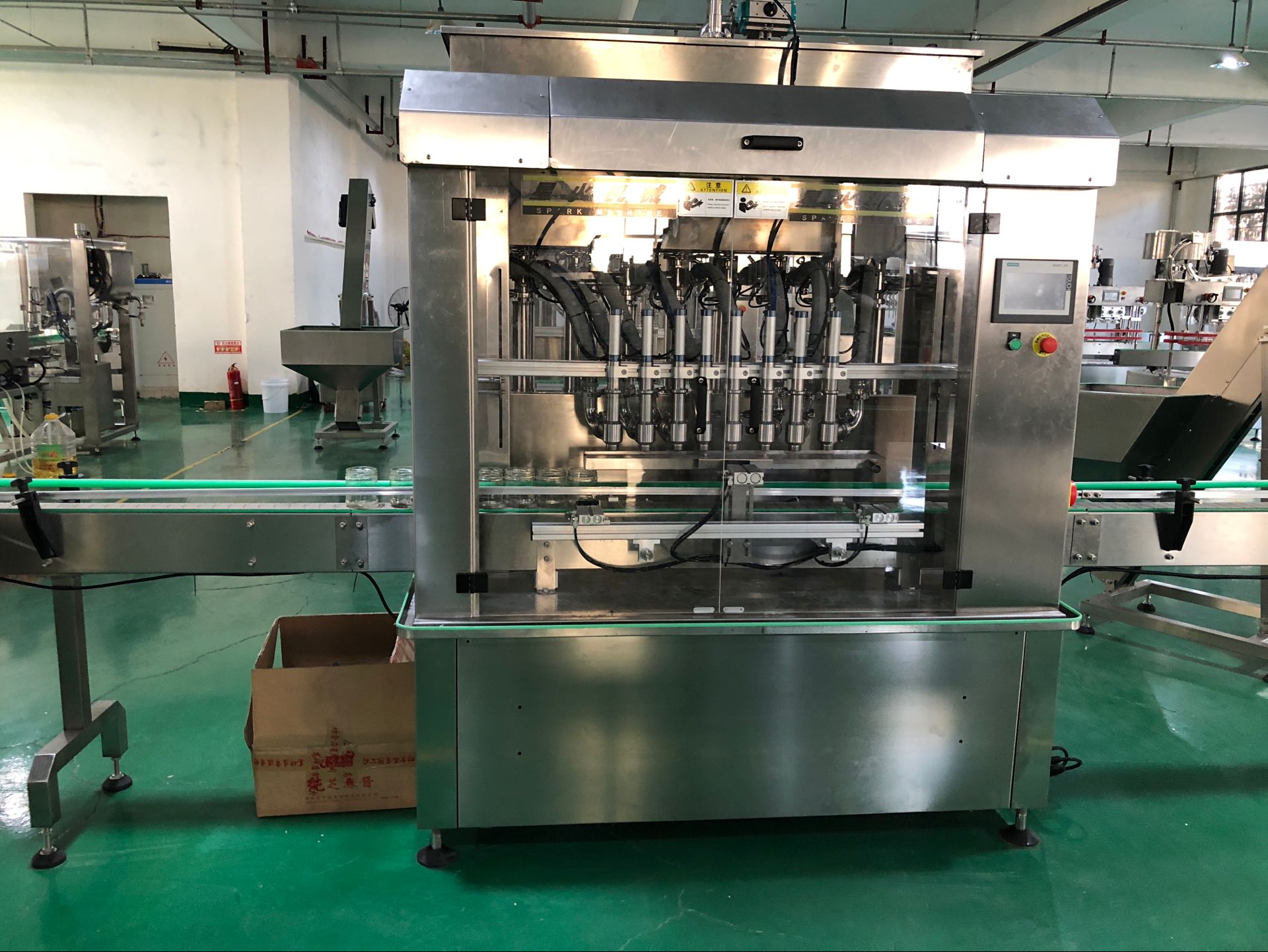 全自動辣椒醬灌裝機適用于不同的生產企業的需求(圖1)