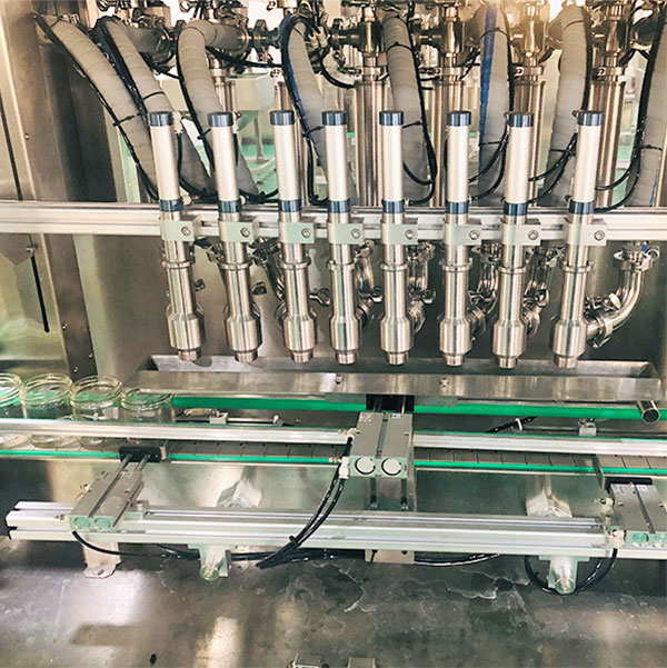 醬料灌裝機(jī)，全自動(dòng)辣椒醬灌裝機(jī)，特點(diǎn)運(yùn)用，操作簡(jiǎn)單(圖1)