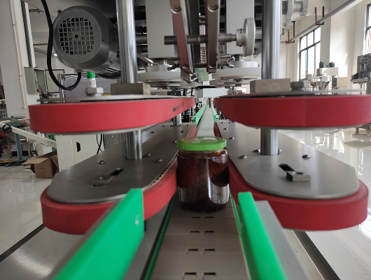 油辣子自動灌裝生產(chǎn)線一直跟隨時代的腳步(圖1)