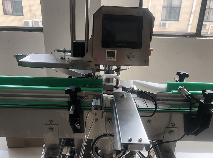 瓶裝香椿醬自動灌裝機(jī)械隨著企業(yè)用戶的需求做出改變(圖2)