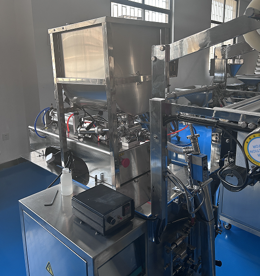 袋裝甜面醬包裝機(jī)械設(shè)備給我們的生活增添另一番韻味(圖1)