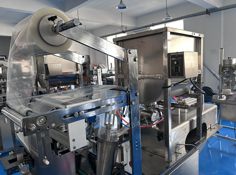 大盤雞醬料包裝機(jī)融入新技術(shù)，在包裝行業(yè)中脫穎而出(圖1)